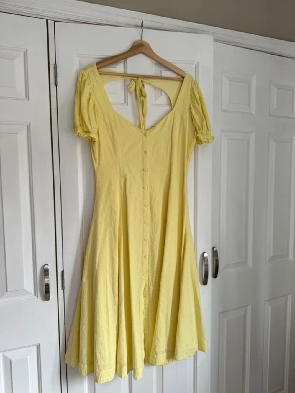 Lightweight Yellow Button-Front Midi Dress with Tie-Back